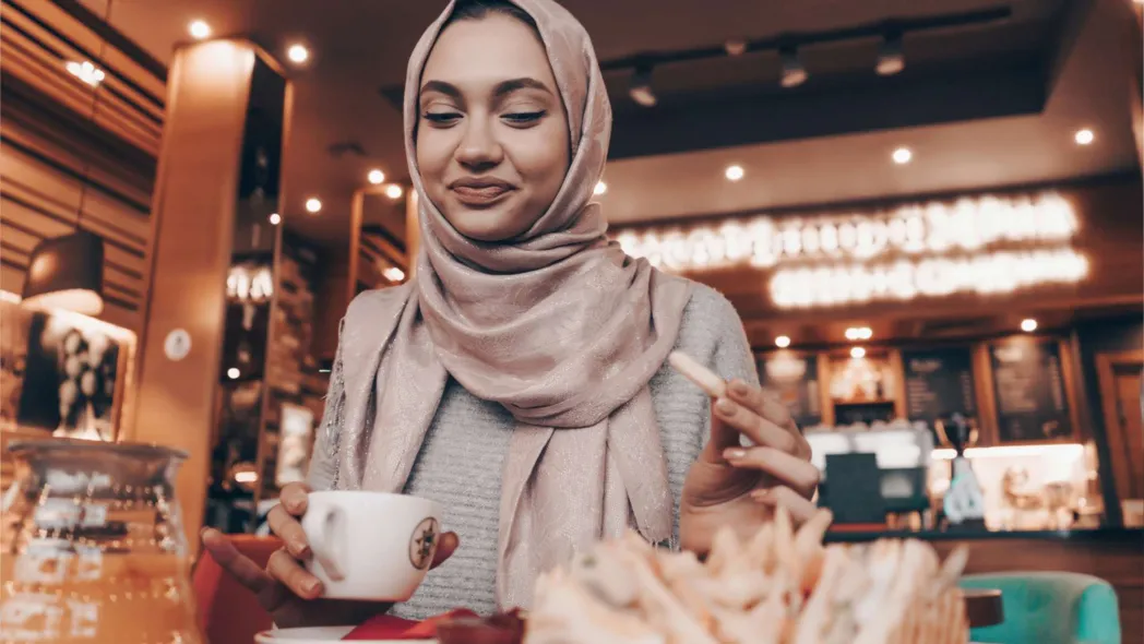 تحول خدمات الطعام في السعودية بفضل أنظمة الدفع غير النقدي
