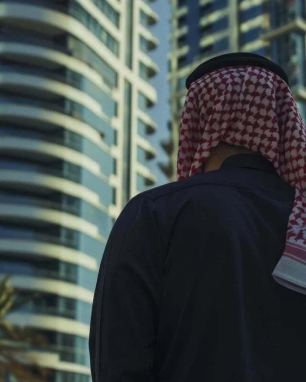 saudi-car-shake-hands-04