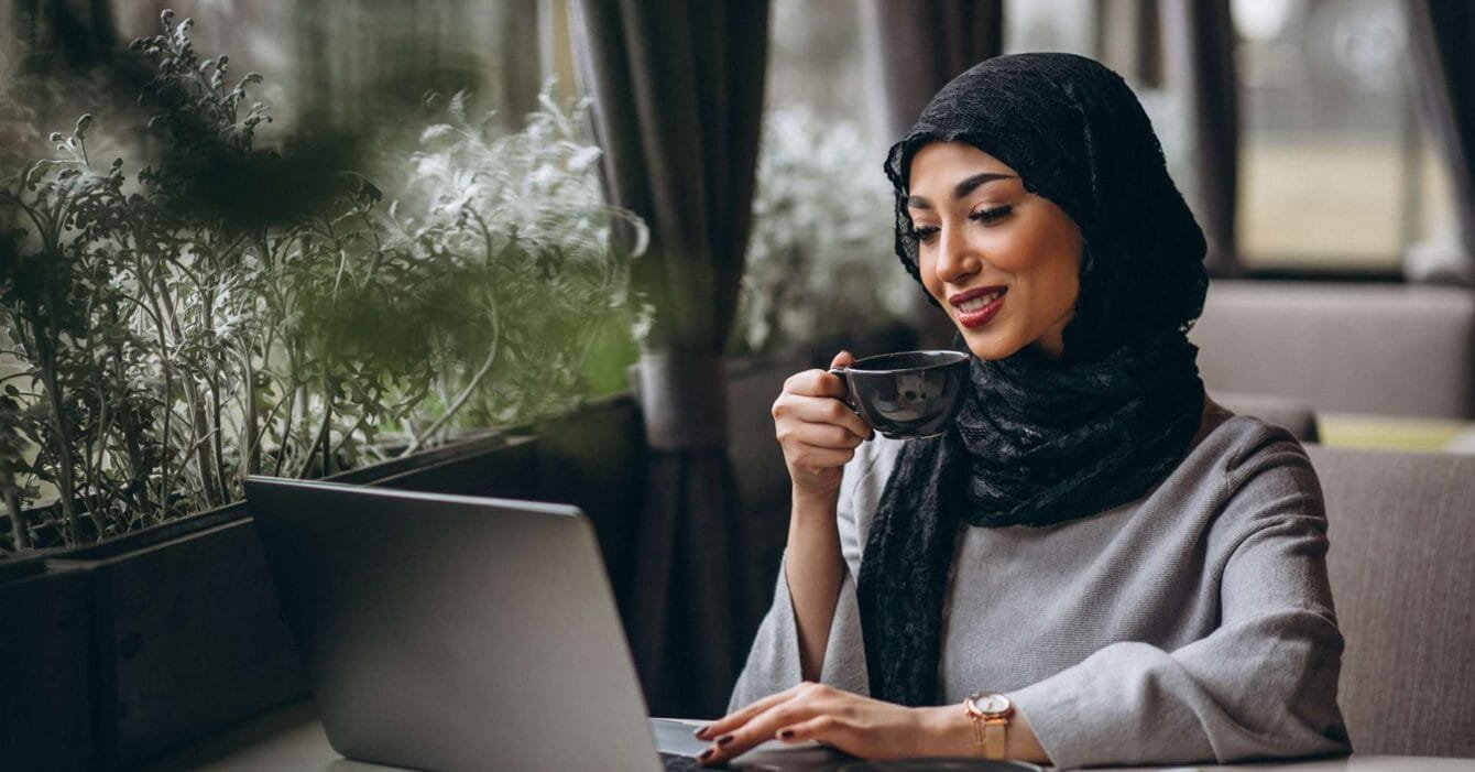 arabian-woman-hijab-inside-cafe-working-laptop